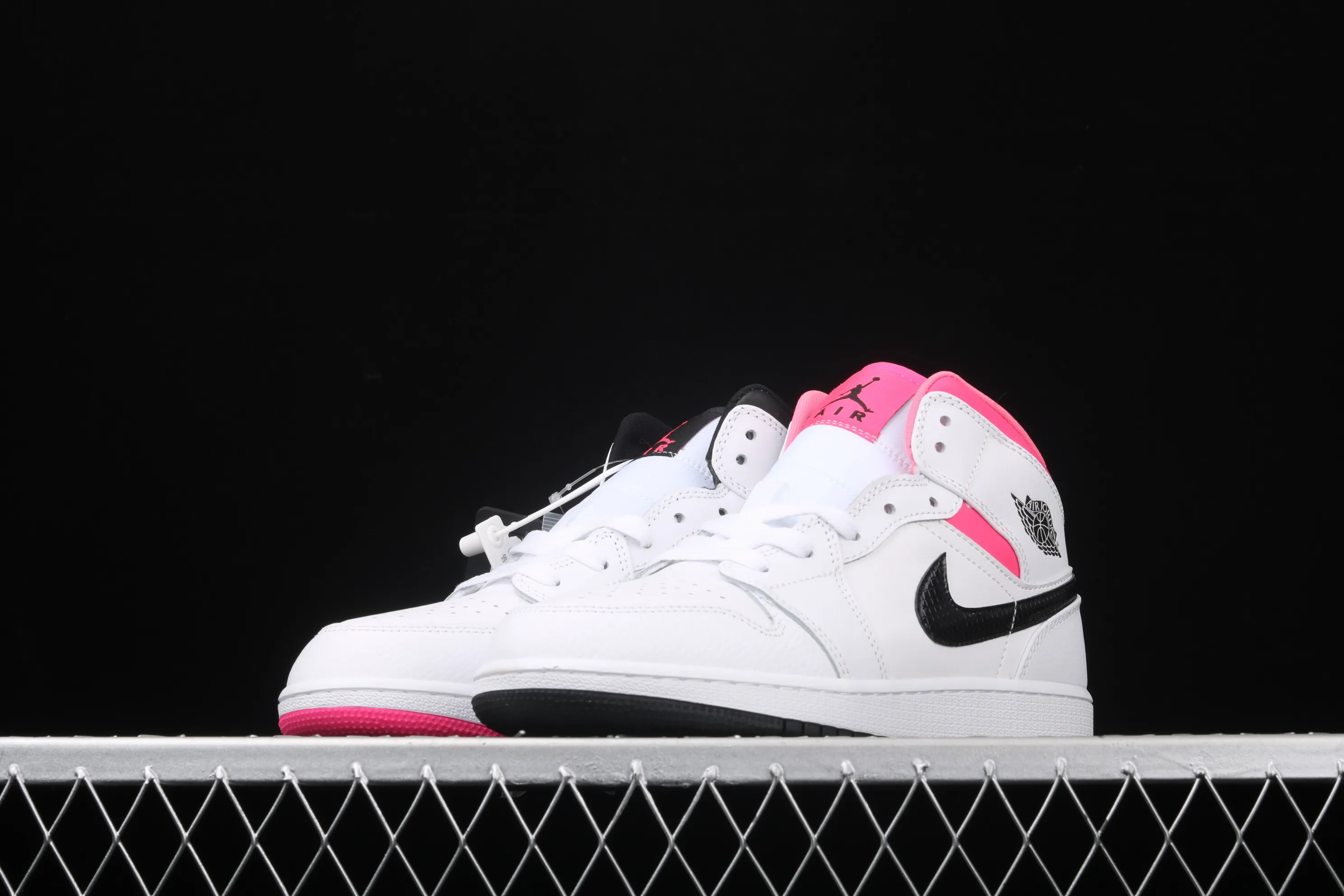 All categories Air Jordan Jordan series basketball shoes Air Jordan 1 Mid Air Jordan 1 Mid AJ1 black and white pink Joe 1 mandarin duck hook Valentine's Day 555112-106